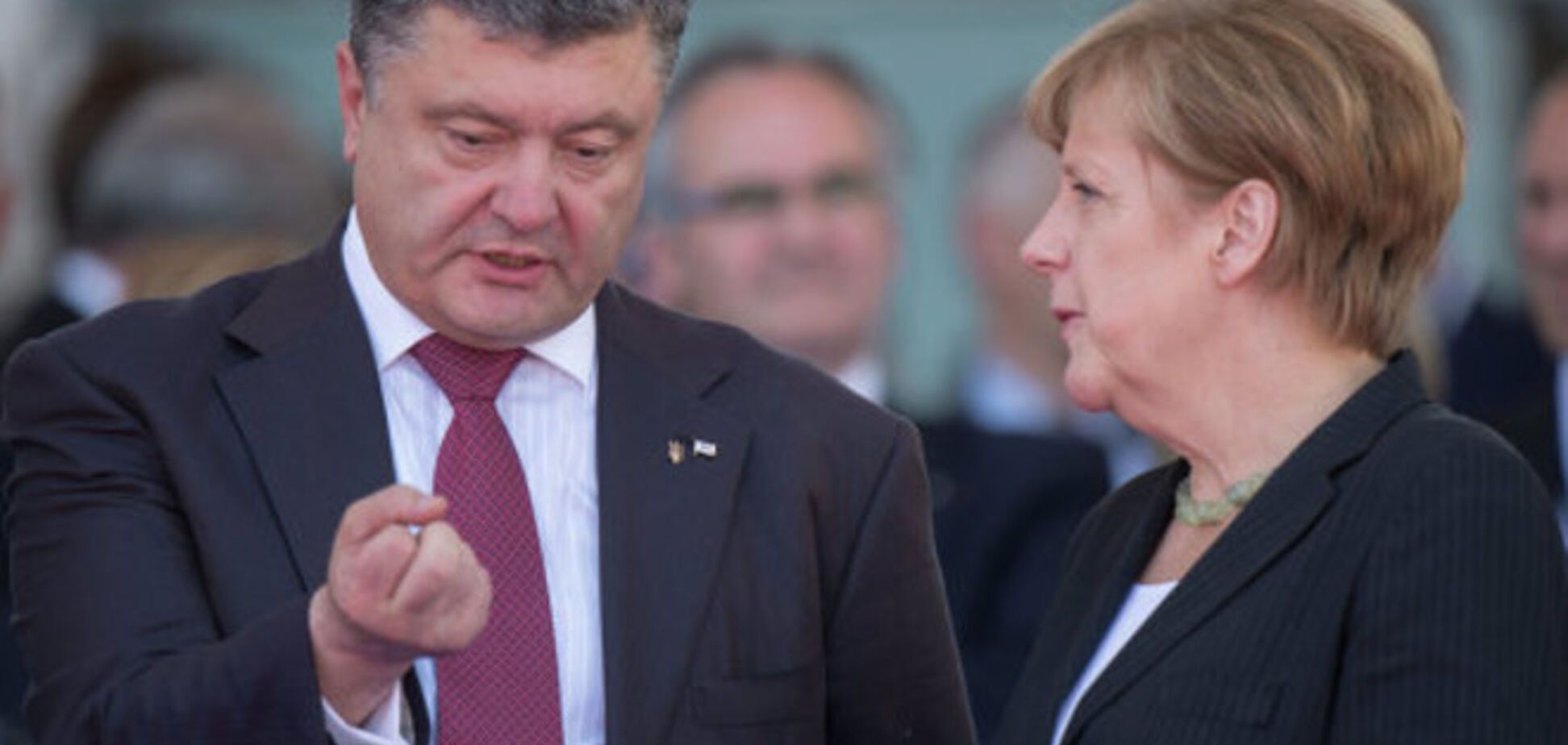 Порошенко поблагодарил Меркель за 'твердую позицию' по Украине