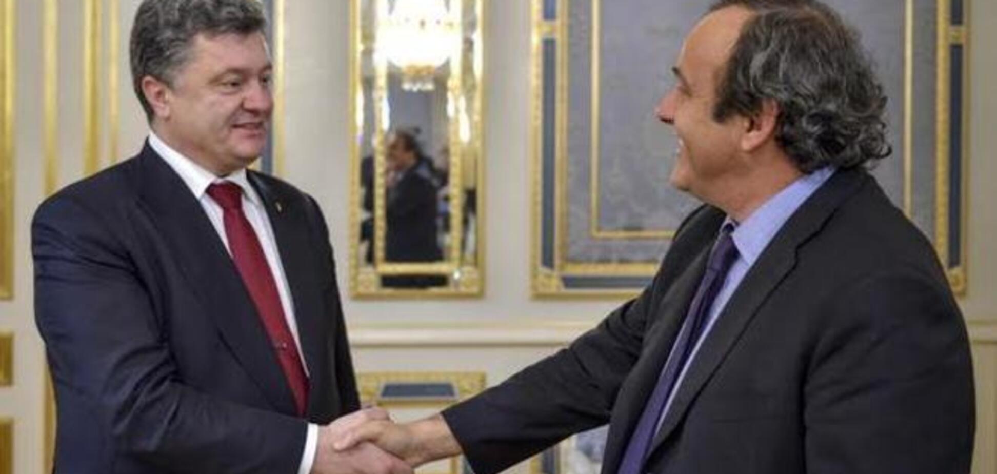 Порошенко потребовал от УЕФА решительных действий к России