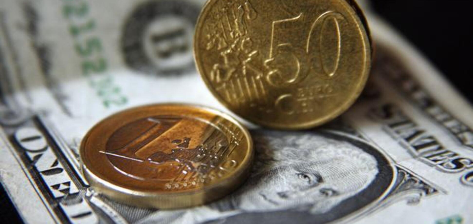В России доллар упал ниже 46 рублей