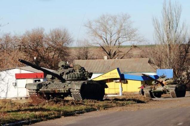 В Новоазовске замечены российские танки и техника: опубликованы фото