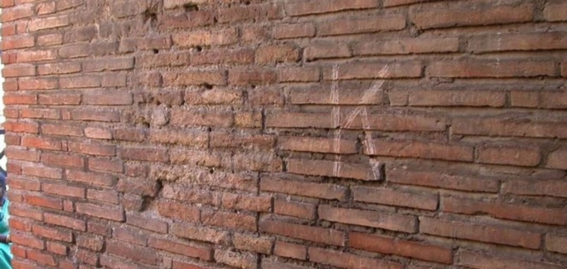 Руссо туристо: в Колизее задержали россиянина-вандала