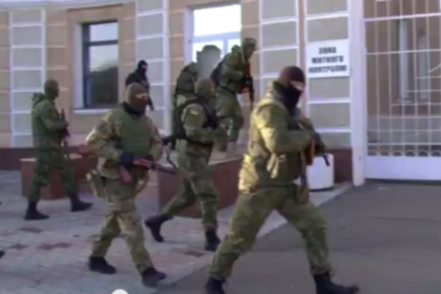 В Одессе вооруженные люди штурмовали НПЗ: опубликовано видео