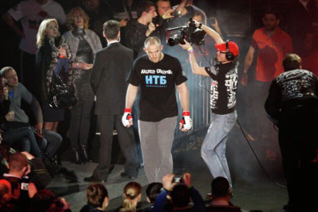 Украинский боксер надел майку с Путиным на взвешивание перед боем