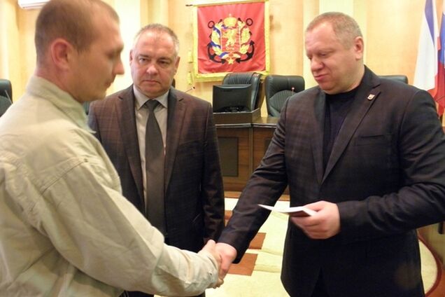 Минобороны РФ раздало в Керчи медали за аннексию Крыма