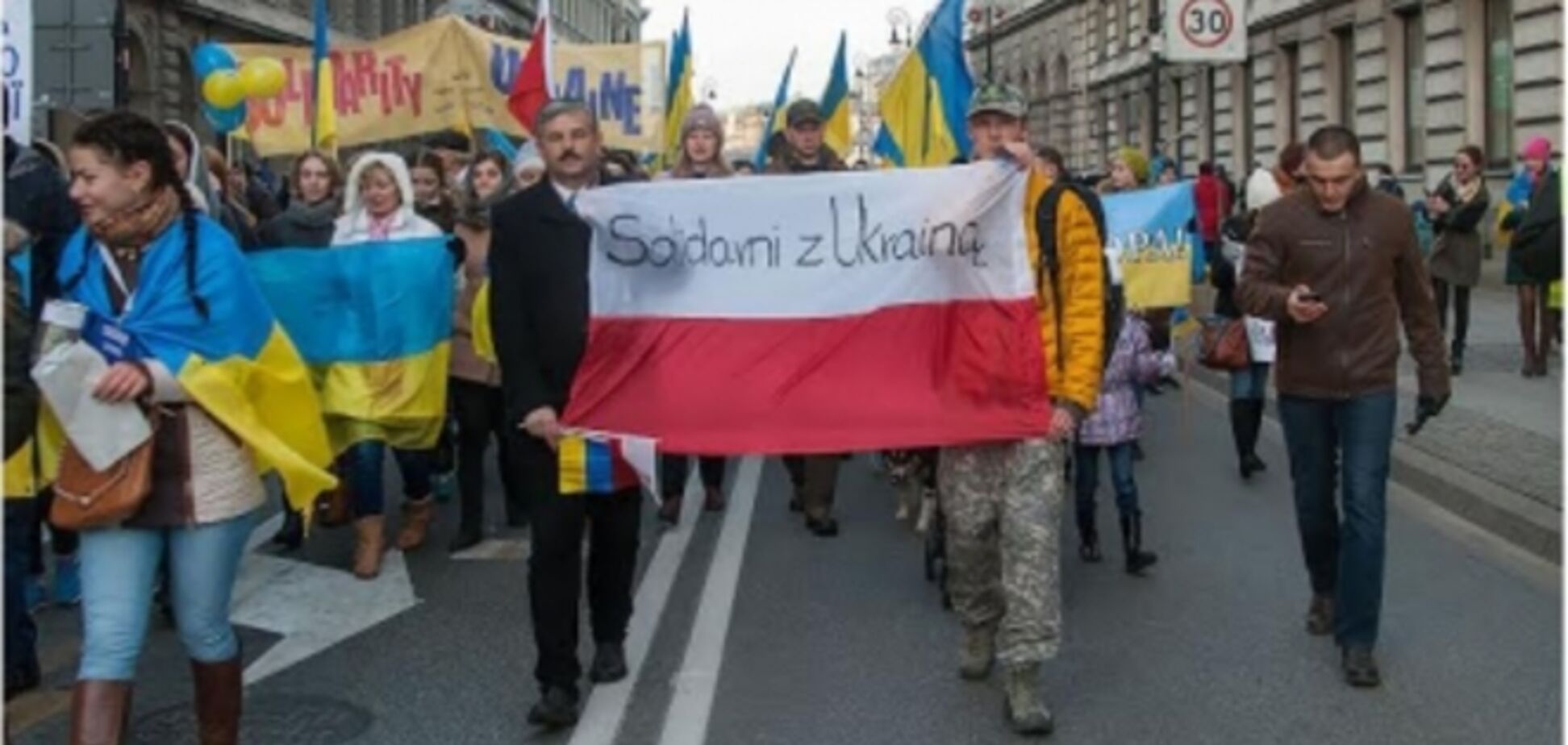 На марше в Варшаве поддержали Украину и осудили политику Путина