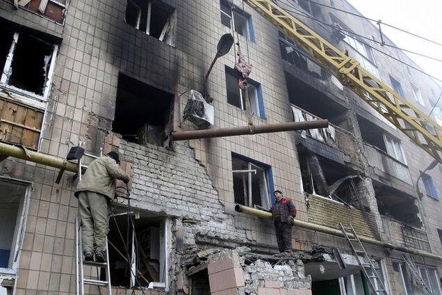 В Донецке из-за попадания снаряда сгорело четыре авто