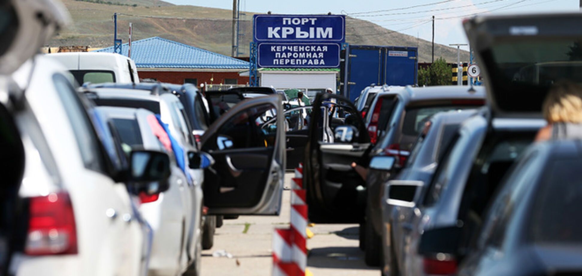 Керченская переправа закрылась из-за непогоды: в очереди сотни авто