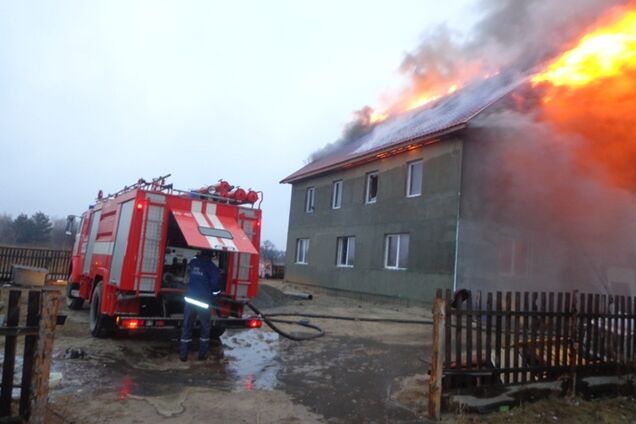 На Киевщине сгорел дом многодетной семьи
