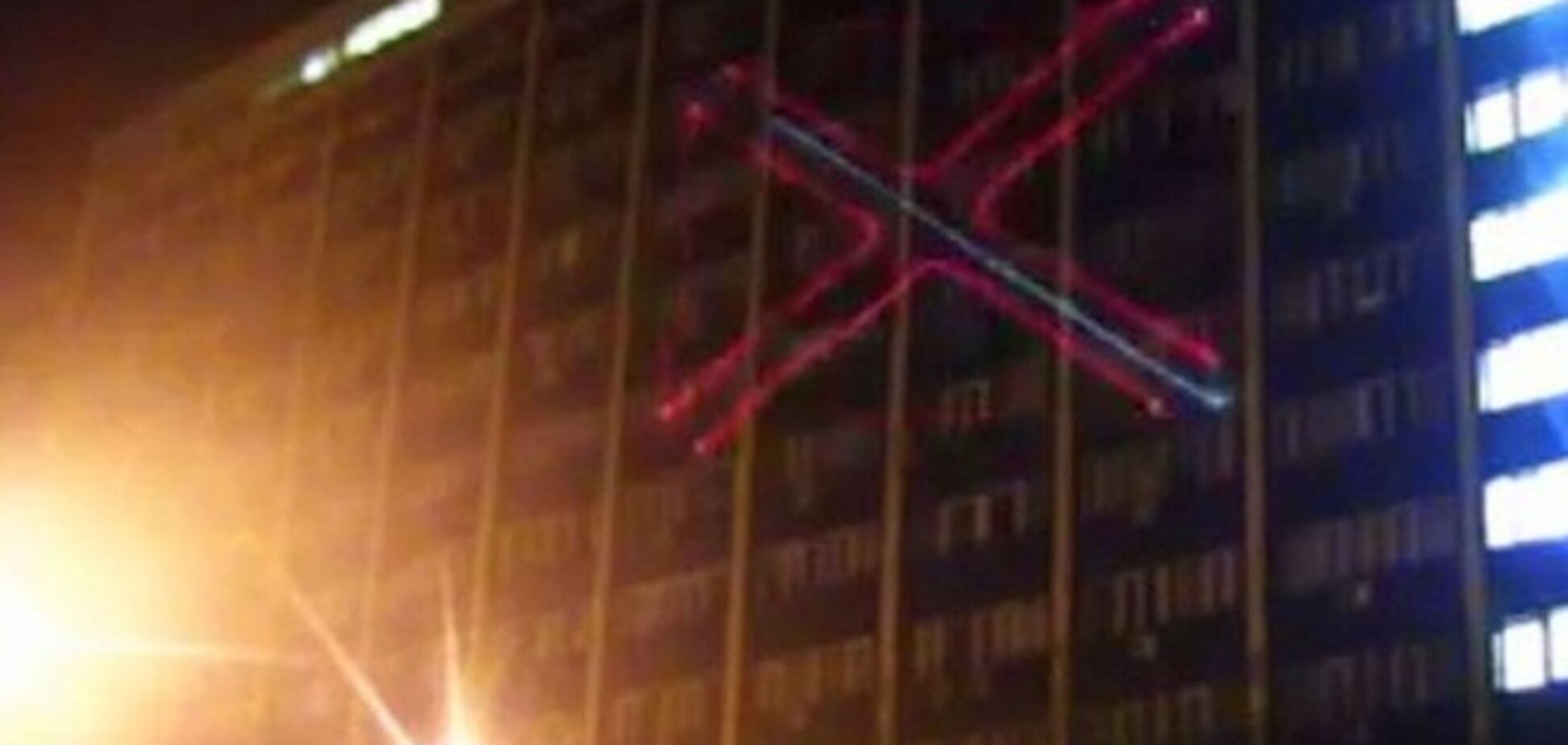 В Одессе здание мэрии 'украсили' огромным флагом 'Новороссии': фото и видео провокации