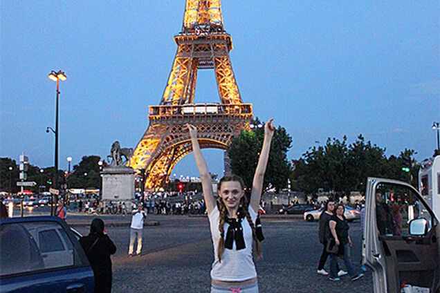 Как украинские 'супермодели' гуляли по Парижу