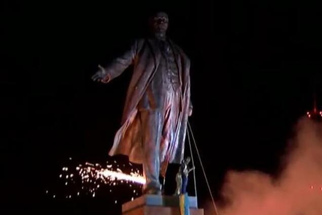 Суд постановил, что Балута незаконно приказал снести памятник Ленину 