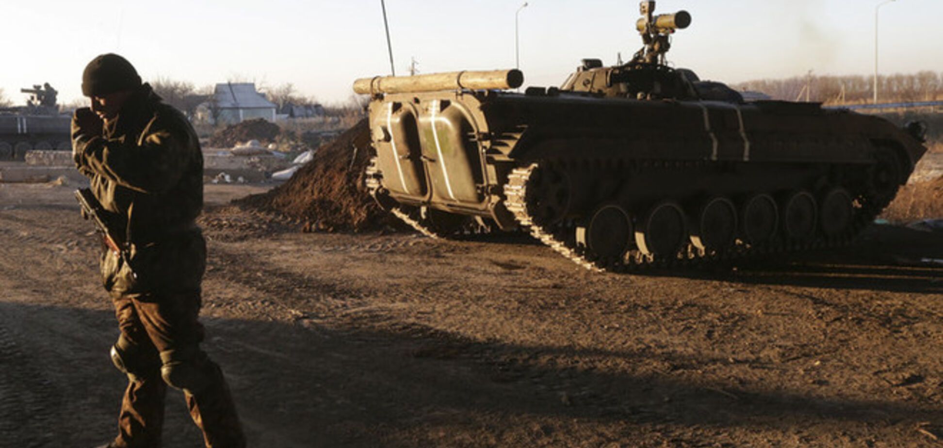 В районе Дебальцево в 'первую линию' вывели российских военных с артиллерией и бронетехникой