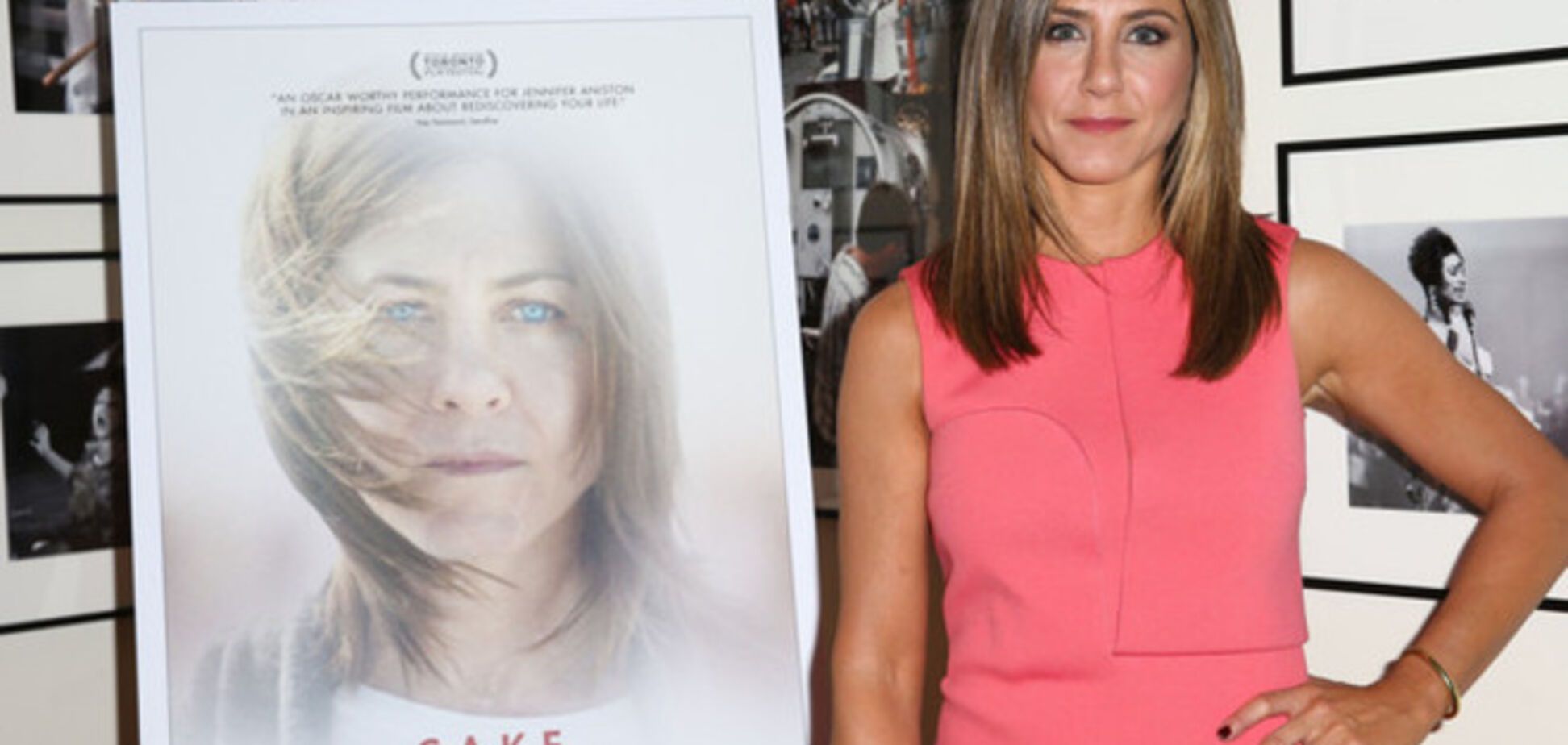 Дженнифер Энистон в розовом мини: не самый удачный выбор