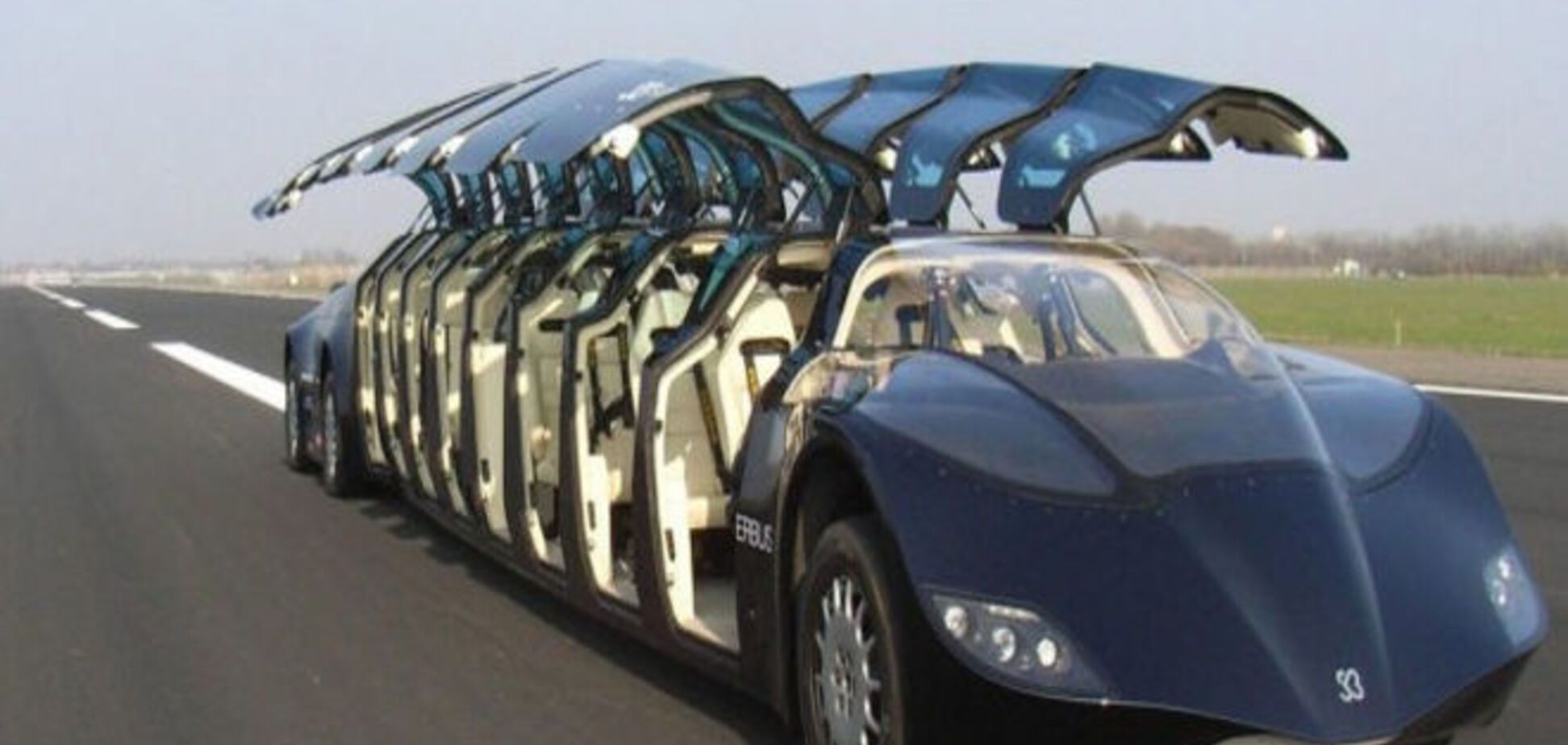 В ОАЕ похвалилися найкреативнішою і найдорожчою маршруткою в світі