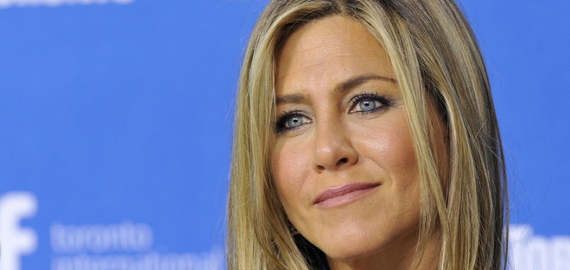 Неудачный ботокс обездвижил лицо Дженнифер Энистон