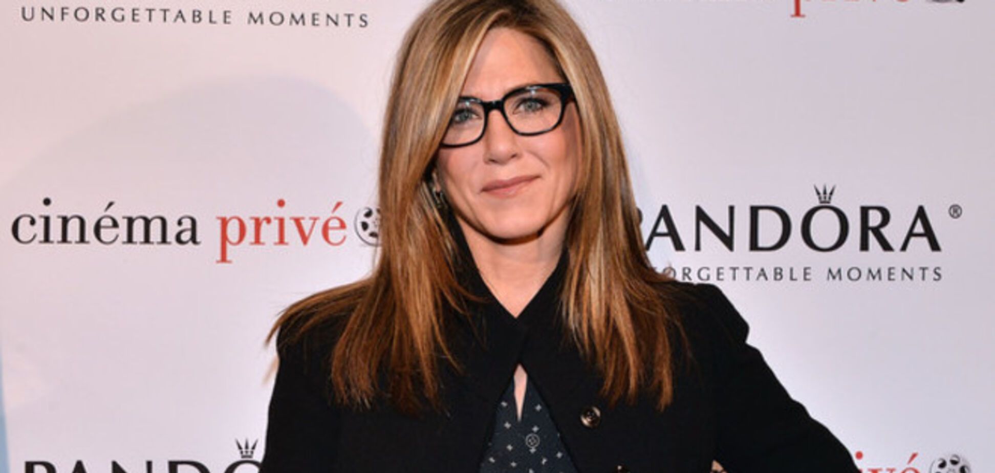 Дженнифер Энистон в кожаных штанах на премьере фильма