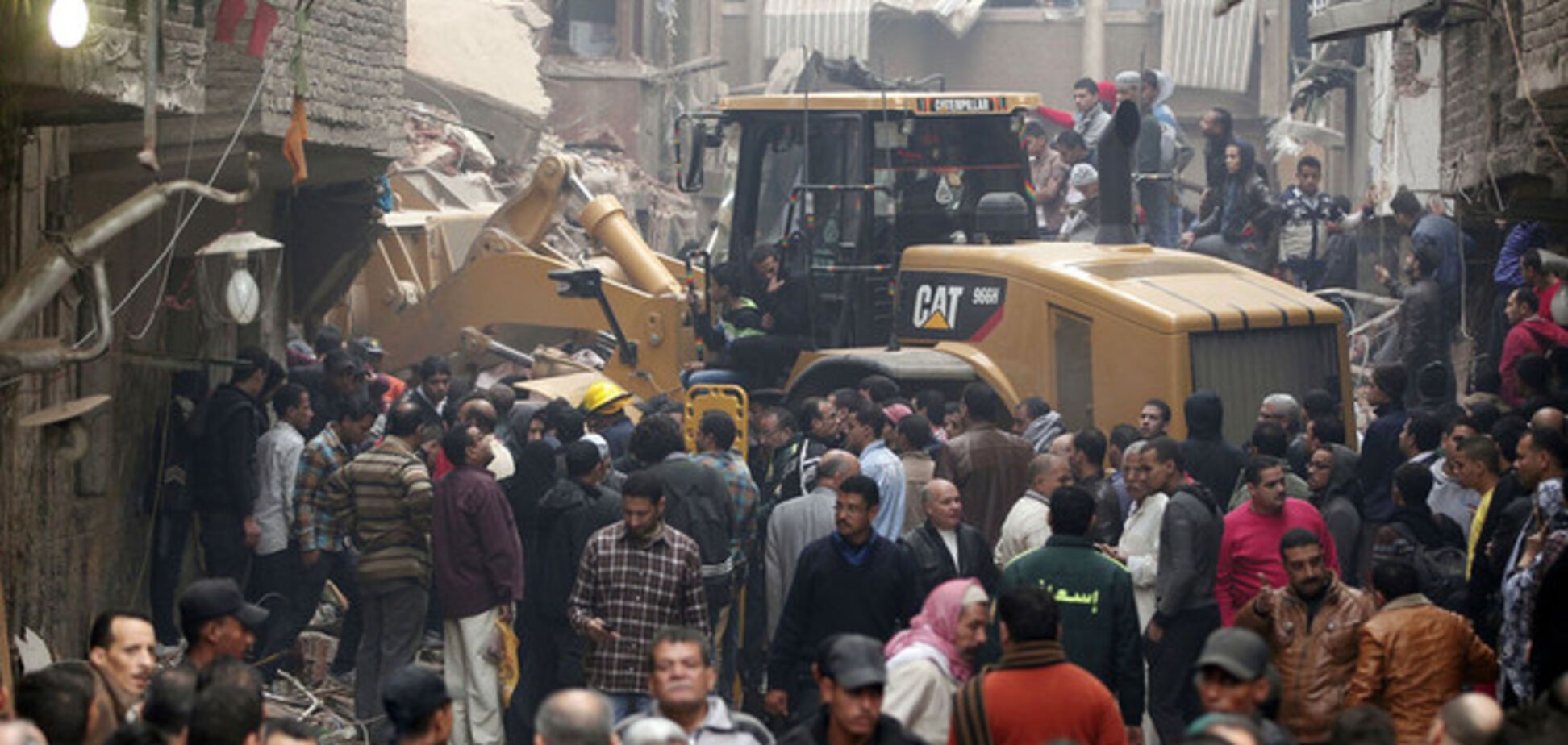 У Каїрі обвалився житловий будинок, 12 людей загинули: опубліковано фото і відео