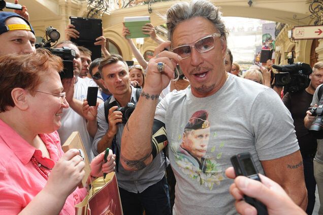 Микки Рурк похудел на 15 кг ради боя в Москве