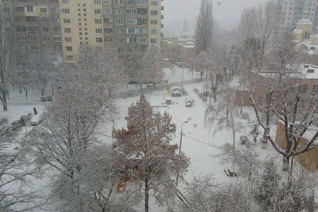У Києві після снігопаду накрутили ціни на таксі і гарячий чай