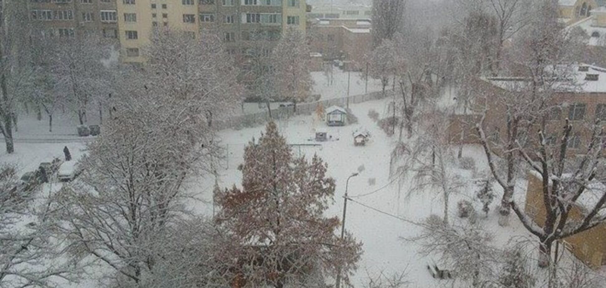 В Киеве после снегопада взвинтили цены на такси и горячий чай