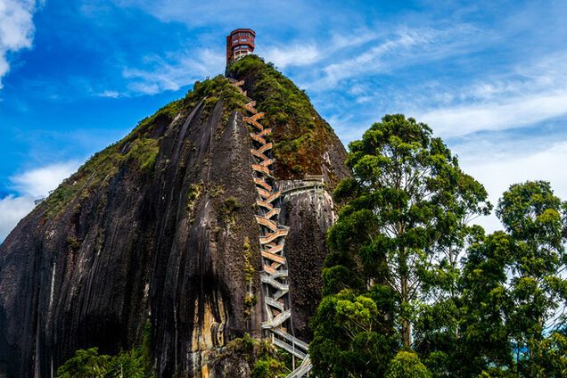 Самый гигантский камень в мире