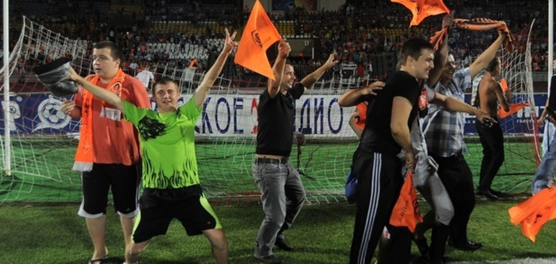 Псевдоболельщики донецкого 'Шахтера' грабят людей во Львове - СМИ
