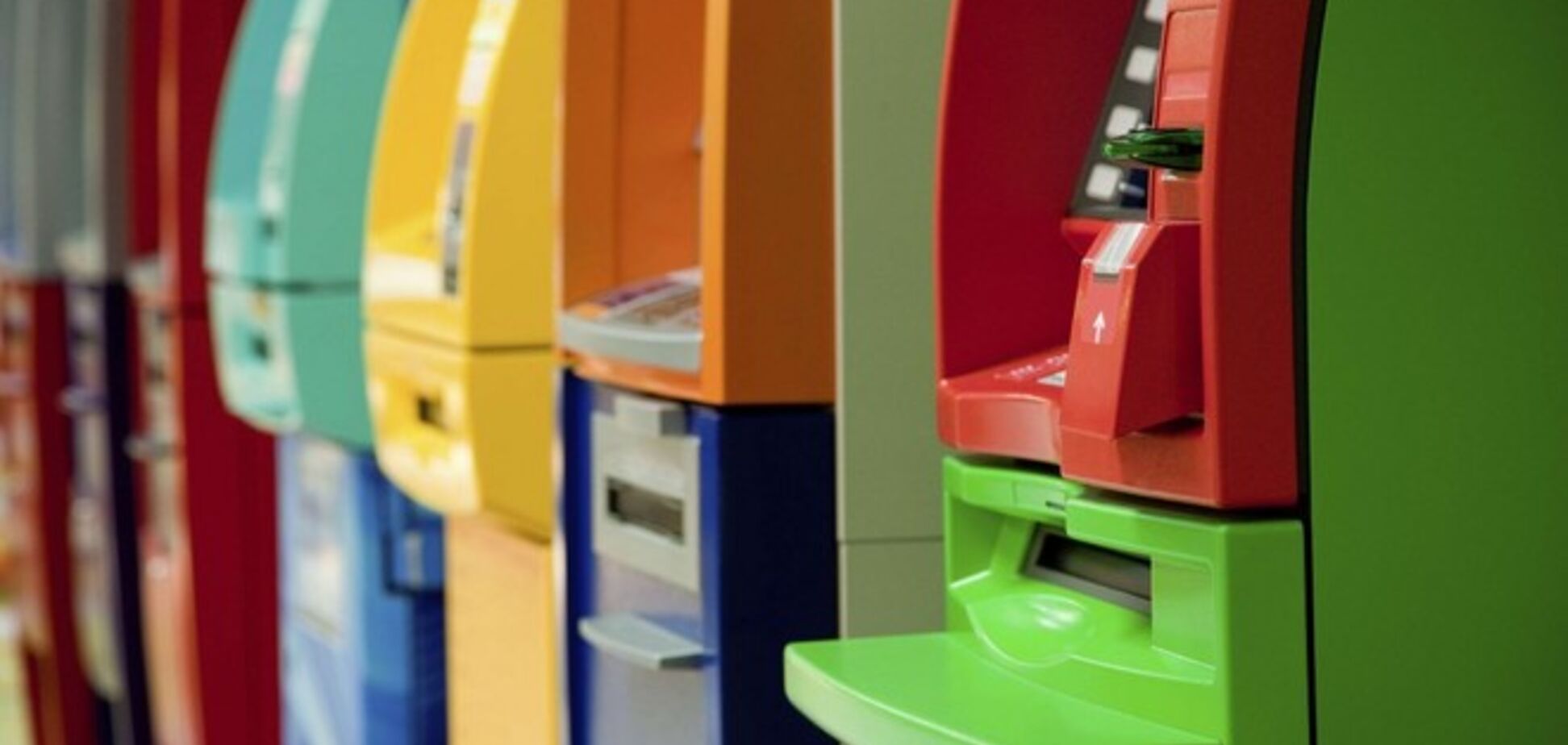 НБУ приказал банкам отключить все банкоматы и терминалы в зоне АТО