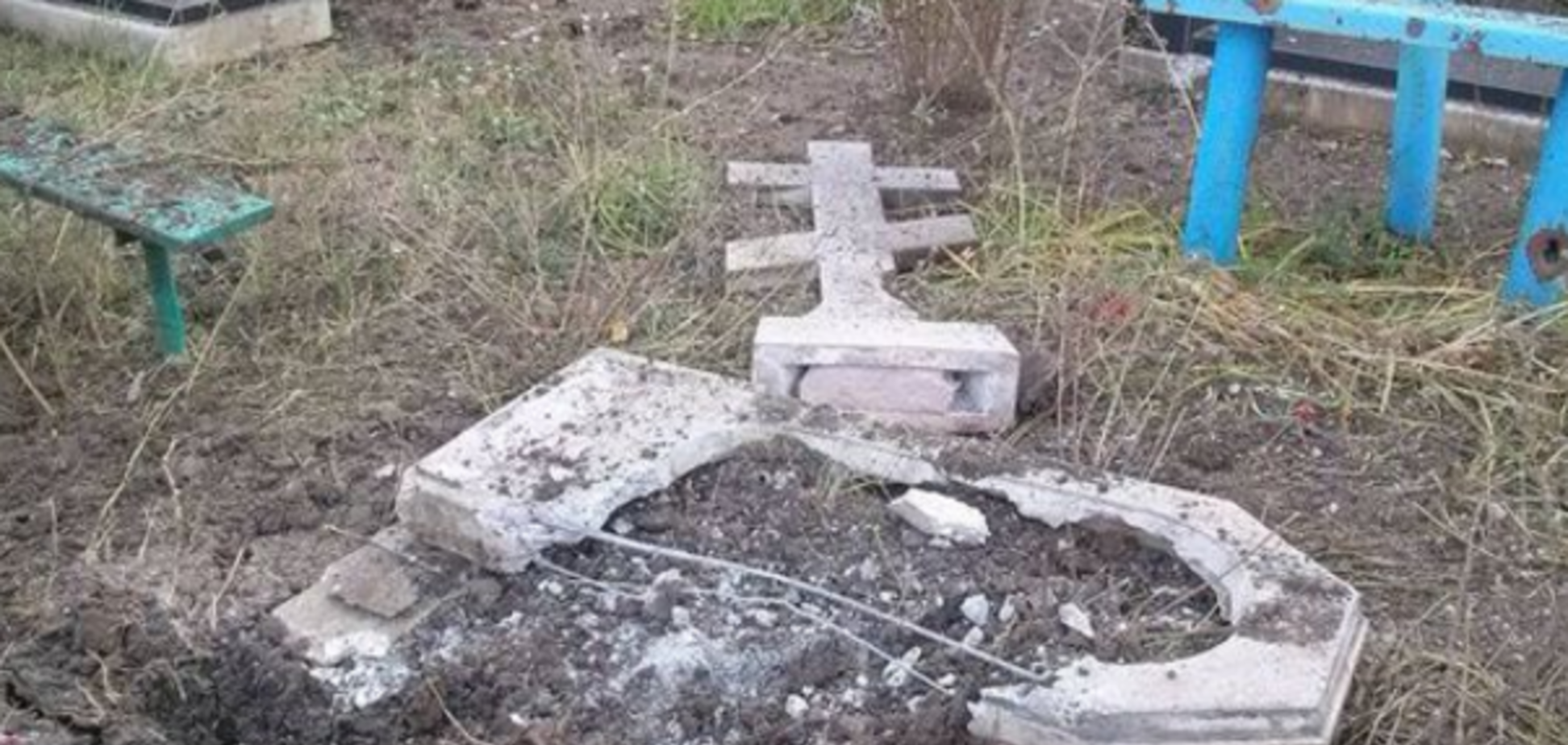 Война в Красногоровке не пощадила ни живых, ни мертвых: опубликованы фото разрушенного городка