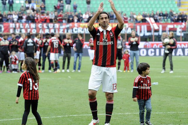 Легендарный футболист 'Милана' возобновил карьеру