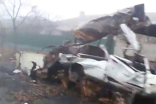 Появилось видео прилегающей к донецкому аэропорту дороги: целый район превратился в руину