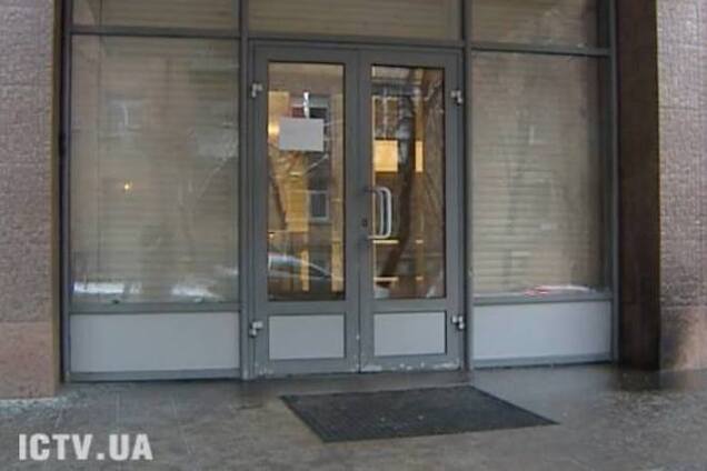 В Киеве закидали коктейлями Молотова офис телеканала ICTV