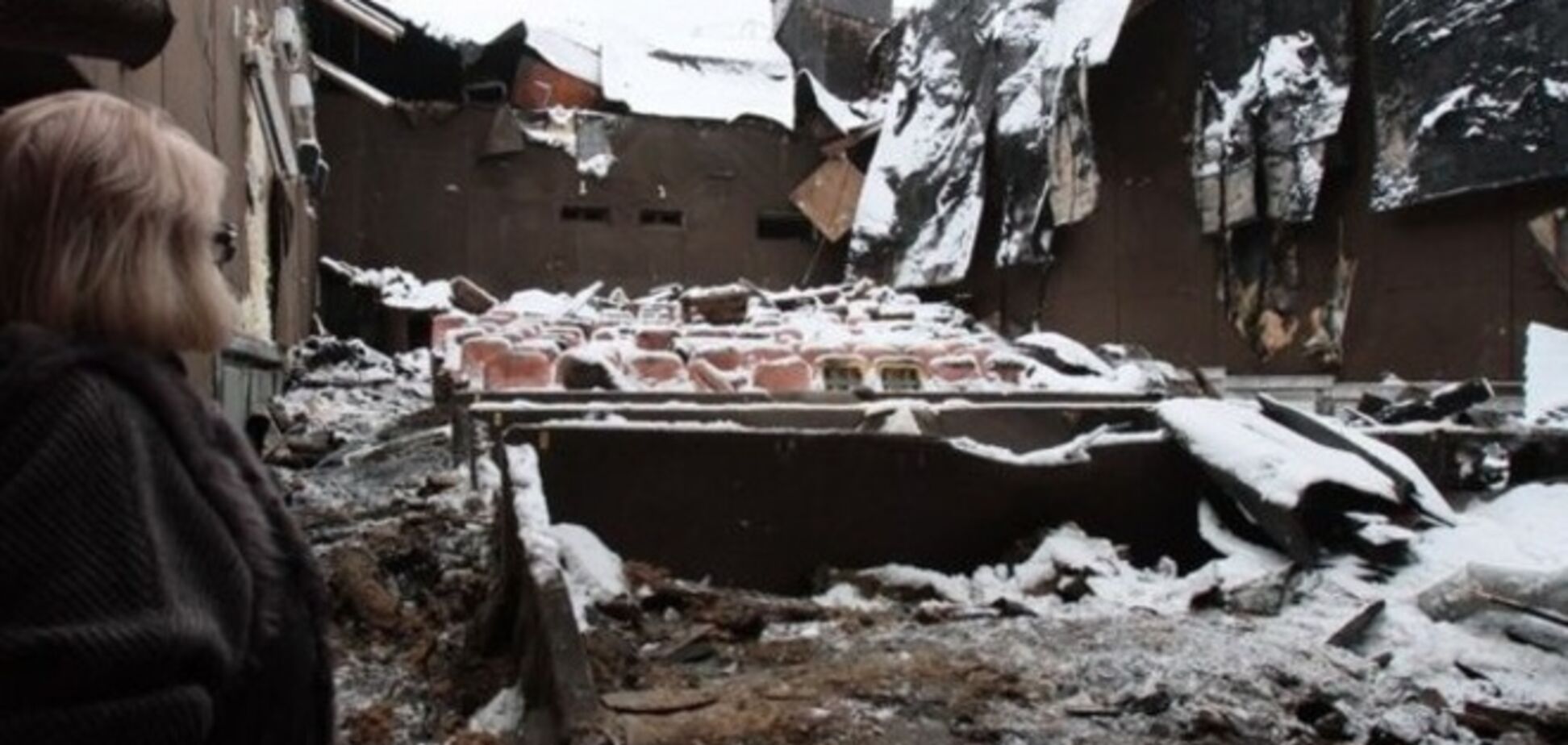 Сгоревший в Киеве кинотеатр 'Жовтень' засыпает снегом: ремонт начнут весной