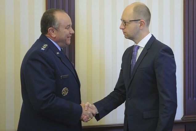 Яценюк и Бридлав договорились о практической поддержке НАТО Украины