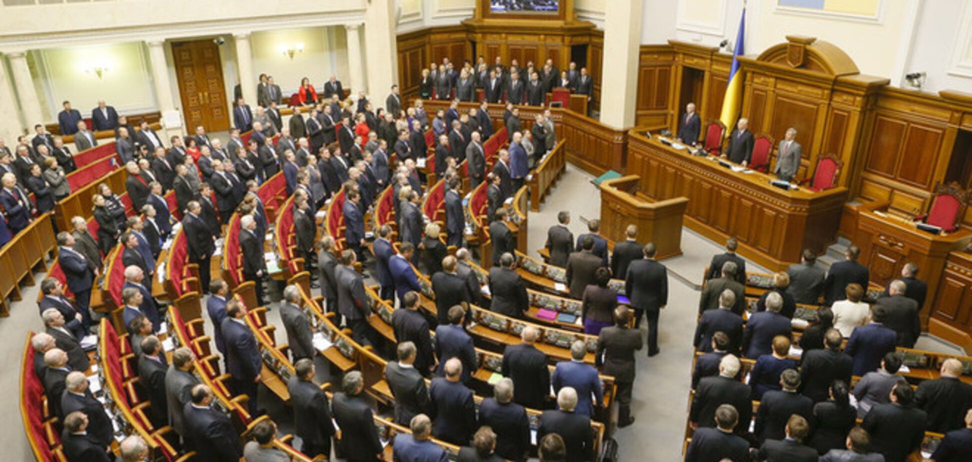 Новоизбранные депутаты Верховной Рады одновременно приняли присягу