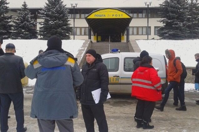 В Киеве 'минировали' станцию метро и посольство Канады