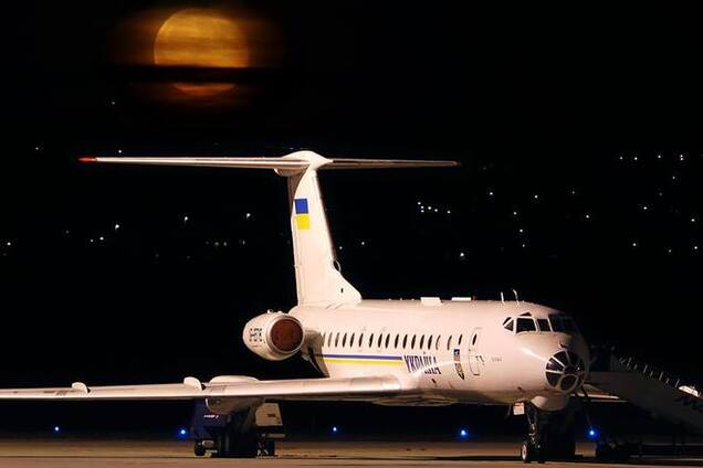 По улицам Киева провезут самолет, на котором летали президенты