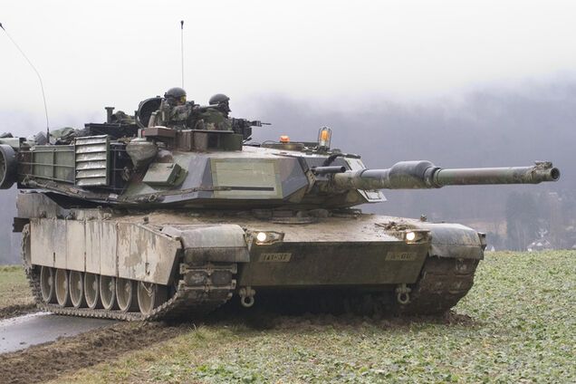 США назвали причину размещения танков у границ России
