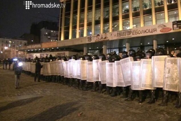 У Києві через концерт Ані Лорак побилися активісти й міліція: опубліковано фото і відео