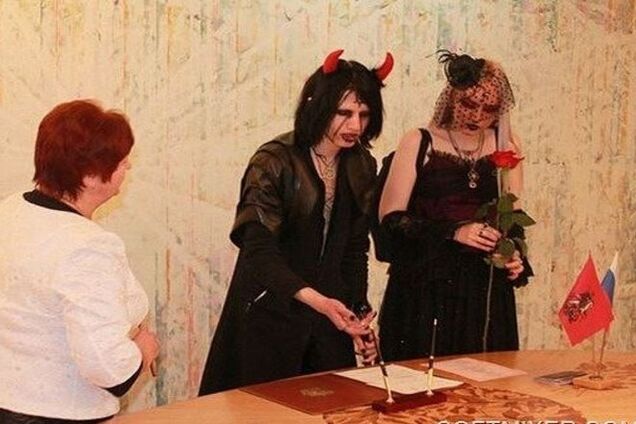 У Росії співробітники РАГСів перевірятимуть стать молодят і вирішуватимуть чи гідні вони реєстрації шлюбу