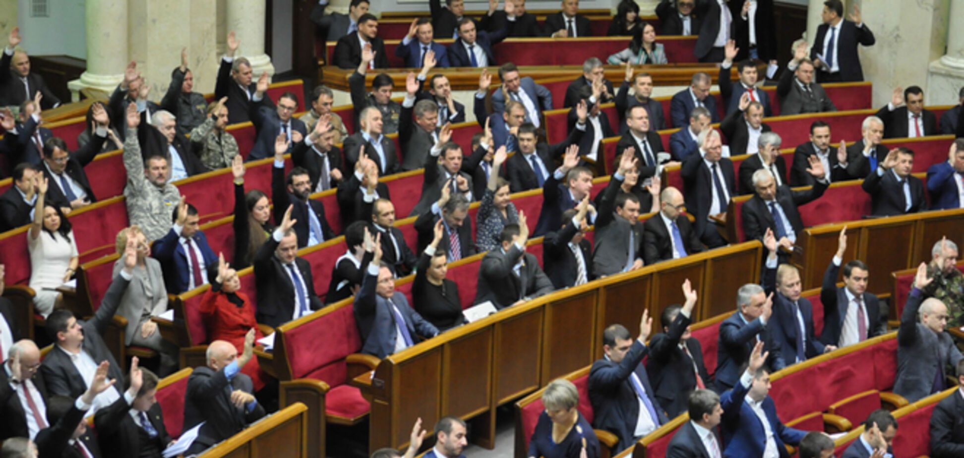 В кулуарах Верховной Рады Ярош вспоминал анекдоты про себя, а сын Порошенко обещал хорошо работать