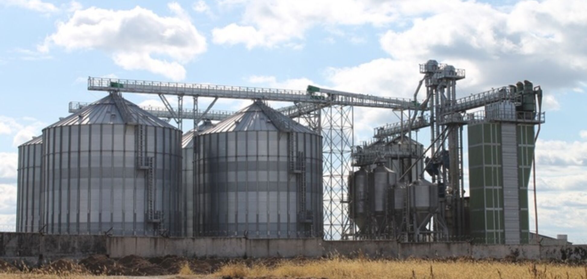 Ukrlandfarming будет экспортировать зерно в Европу из перевалочного комплекса в Львовской области