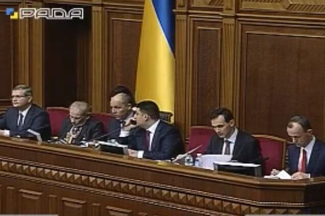 Нардепы одобрили временный президиум Рады