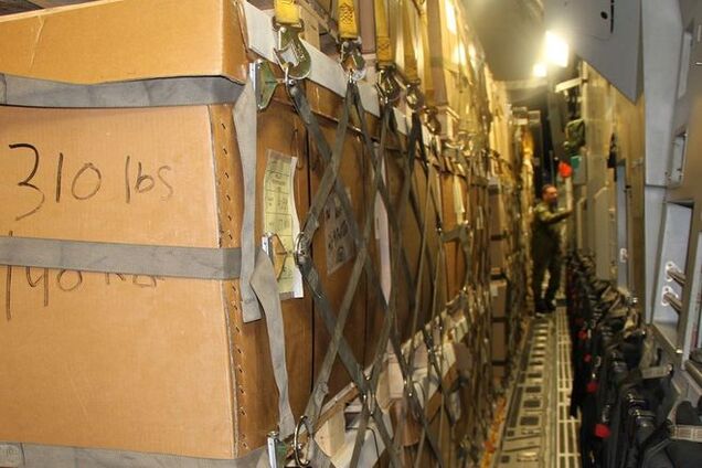 В Украину вылетел первый самолет с военной помощью от Канады: опубликованы фото