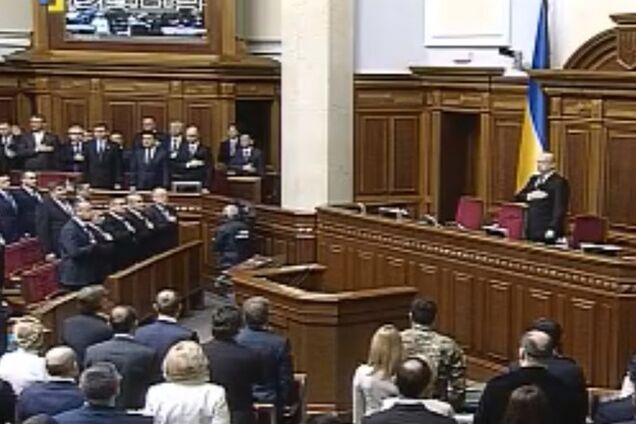 Открылось первое заседание ВР VIII созыва: нардепы пели гимн и кричали 'Слава Украине!'