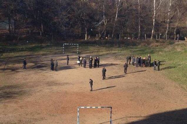 Во Львове на футбольном поле нашли пакет с человеческой головой