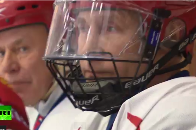 Путин сыграл с Медведевым и Шойгу в хоккей: опубликовано видео