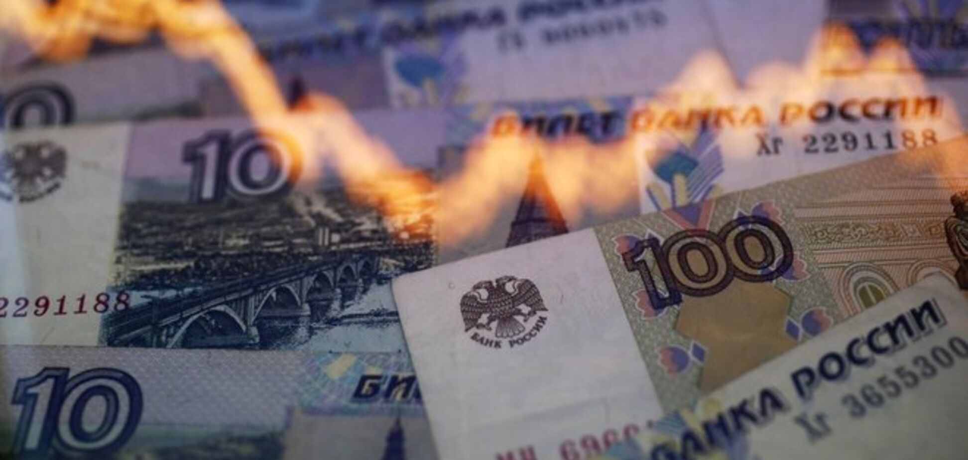 'Черная пятница' России: резкий обвал цен на нефть и рекордное падение рубля