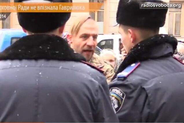 Милиция не пускала на работу в Раду казака Гаврилюка, пока он не показал удостоверение