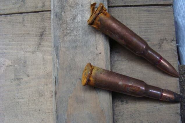 Еще боеприпасы мы не возили на передовую. Волонтер показал ржавые патроны бойцов АТО