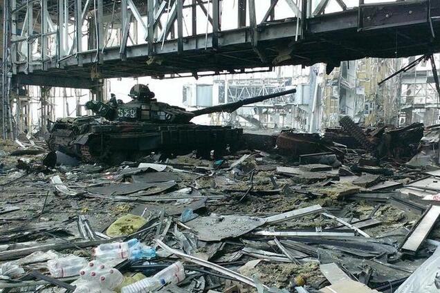 Два 'киборга' в донецком аэропорту получили тяжелые ранения